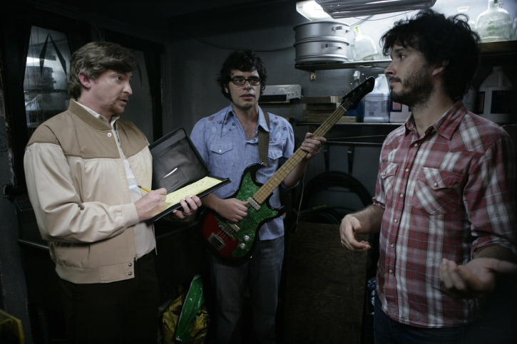 Still of Rhys Darby, Bret McKenzie and Jemaine Clement in Flight of the Conchords (2007)