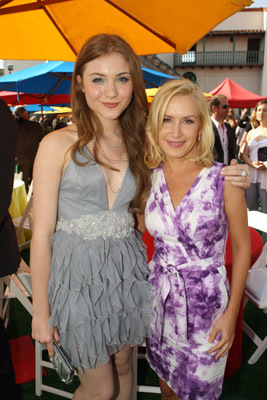 Skyler Samuels and Angela Kinsey at event of Furry Vengeance (2010)