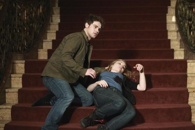 Still of Skyler Samuels and Grey Damon in The Nine Lives of Chloe King (2011)