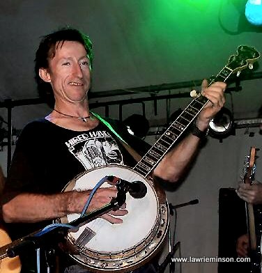 Lawrie Minson on banjo