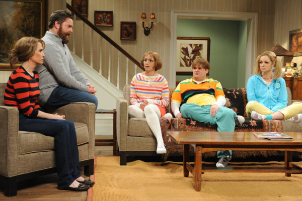 Still of Zach Galifianakis, Bobby Moynihan, Kristen Wiig, Nasim Pedrad and Abby Elliott in Saturday Night Live (1975)