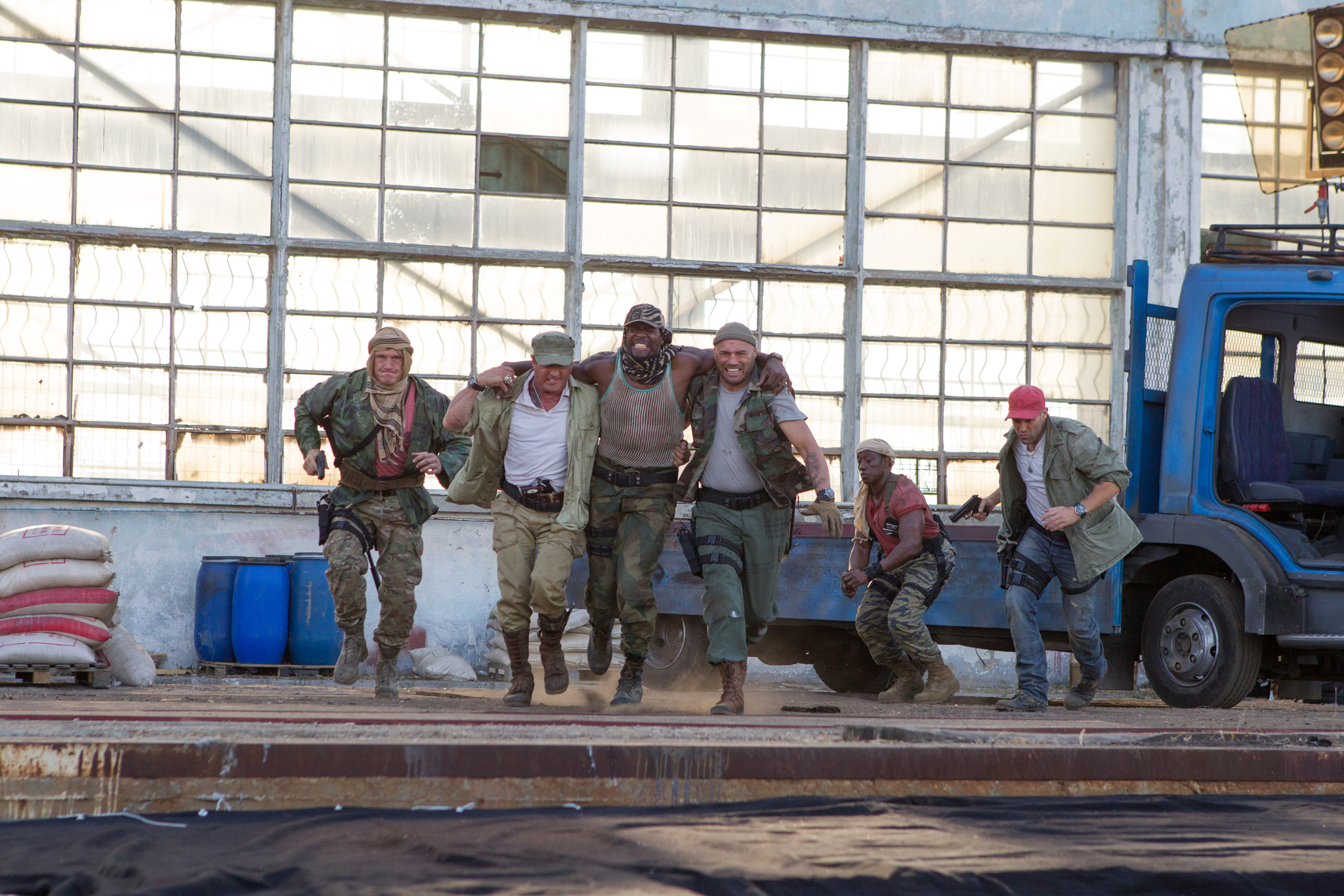 Still of Dolph Lundgren, Sylvester Stallone, Wesley Snipes, Jason Statham, Terry Crews and Randy Couture in Nesunaikinami 3 (2014)