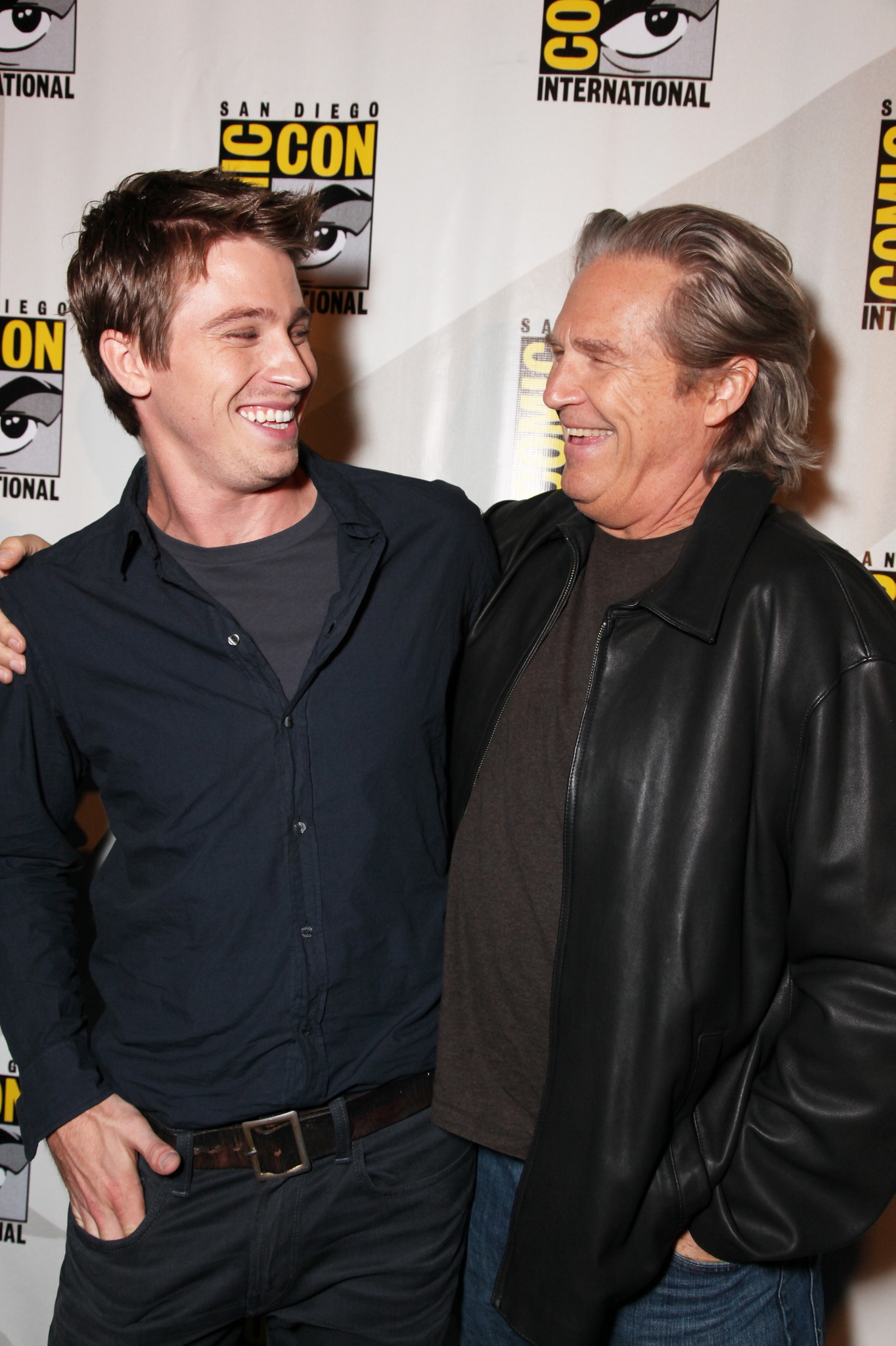 Jeff Bridges and Garrett Hedlund at event of Tronas: Palikimas (2010)