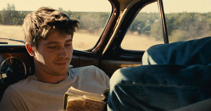 Still of Garrett Hedlund in Kelyje (2012)