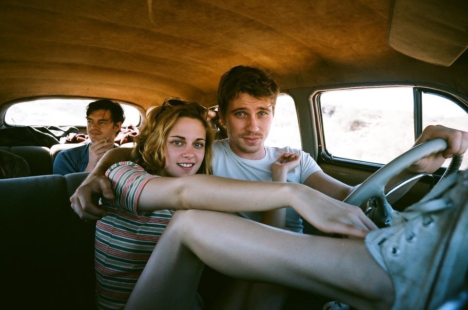 Still of Sam Riley, Kristen Stewart and Garrett Hedlund in Kelyje (2012)