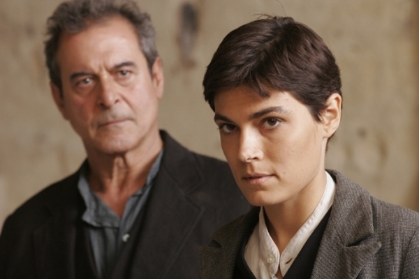 Still of Ennio Fantastichini and Valeria Solarino in Viola di mare (2009)