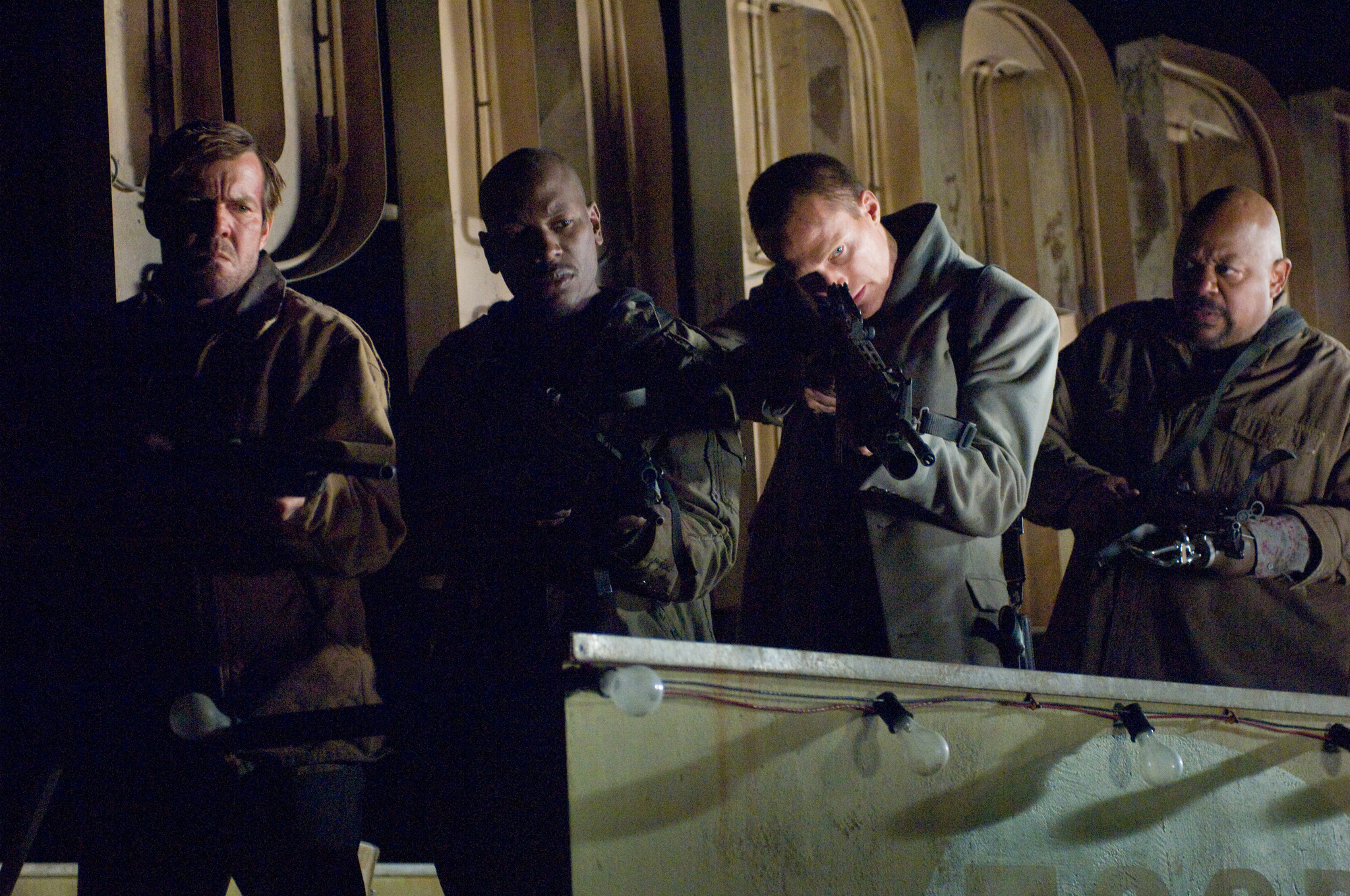 Still of Dennis Quaid, Charles S. Dutton, Paul Bettany and Tyrese Gibson in Legionas (2010)