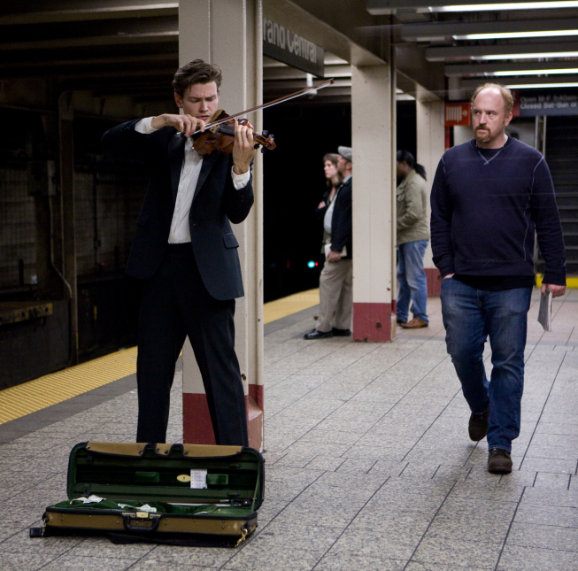 Still of Louis C.K. in Louie: Subway/Pamela (2011)