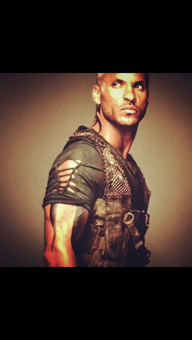 Ricky Whittle as Lincoln in The 100 - publicity still