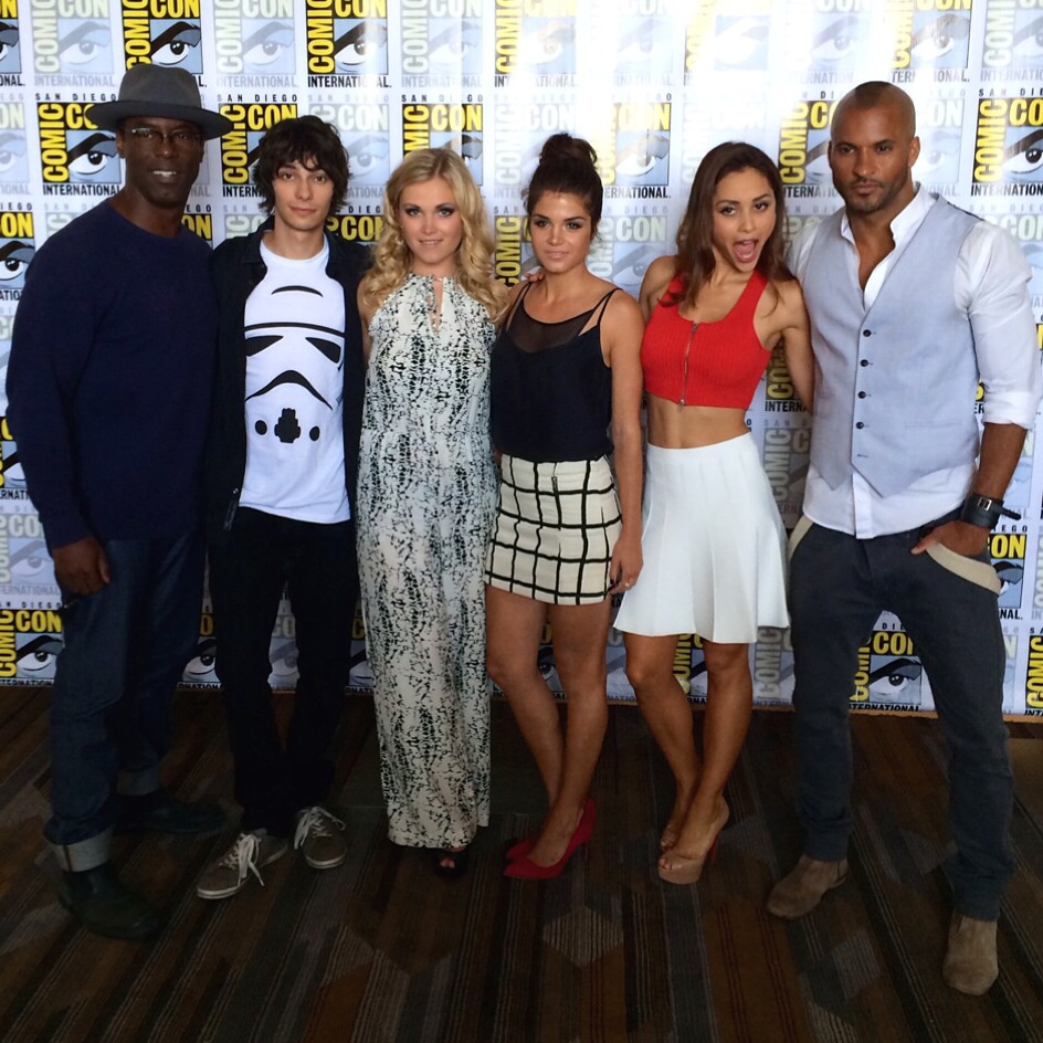 San Diego comic con arrivals- The100 cast ; Isaiah Washington,Devon Bostick,Eliza Taylor,Marie Avgeropoulos,Lindsey Morgan and Ricky Whittle