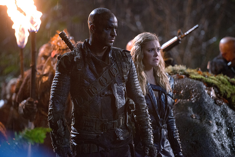 Still of Ricky Whittle and Eliza Taylor in The 100 (2014)