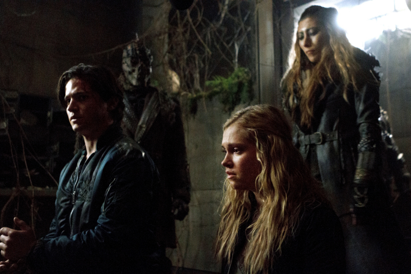 Still of Eliza Taylor, Dichen Lachman and Thomas McDonell in The 100 (2014)