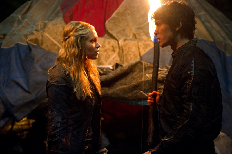 Still of Eliza Taylor and Bob Morley in The 100 (2014)