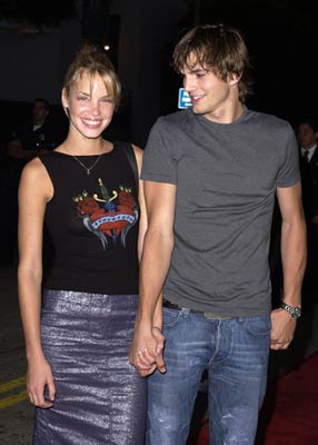 Ashton Kutcher and Ashley Scott at event of Jay and Silent Bob Strike Back (2001)