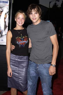 Ashton Kutcher and Ashley Scott at event of Jay and Silent Bob Strike Back (2001)