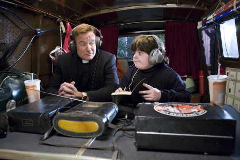 Still of Robin Williams and Josh Flitter in License to Wed (2007)
