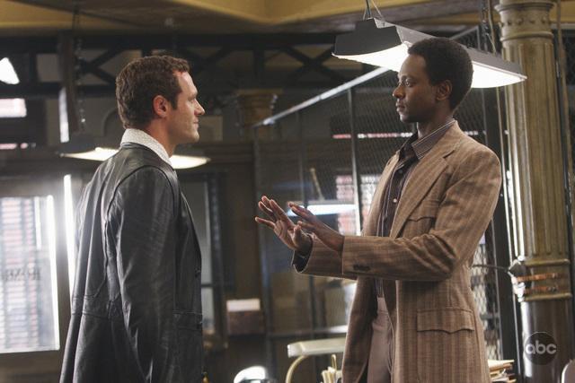 Still of Jason O'Mara and Edi Gathegi in Life on Mars (2008)