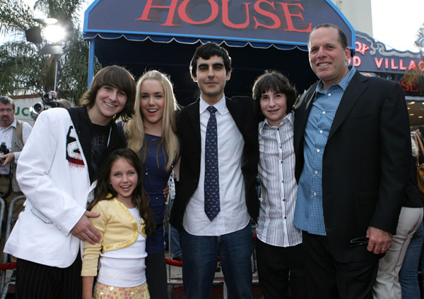 Jack Rapke, Sam Lerner, Spencer Locke and Ryan Newman at event of Namas monstras (2006)