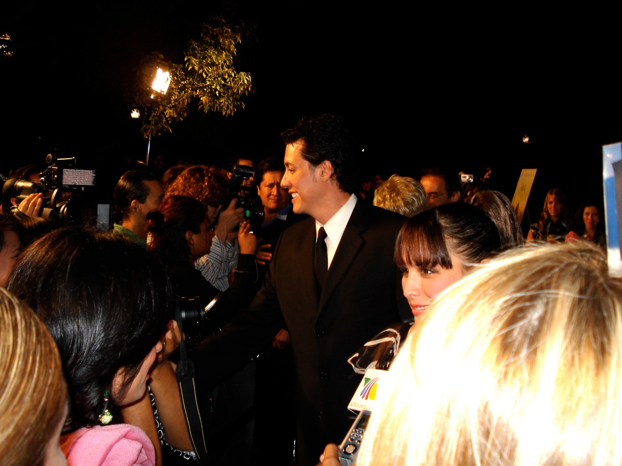 Pepe Bojorquez arriving at the Sea of Dreams' premier in Paramount Pictures.