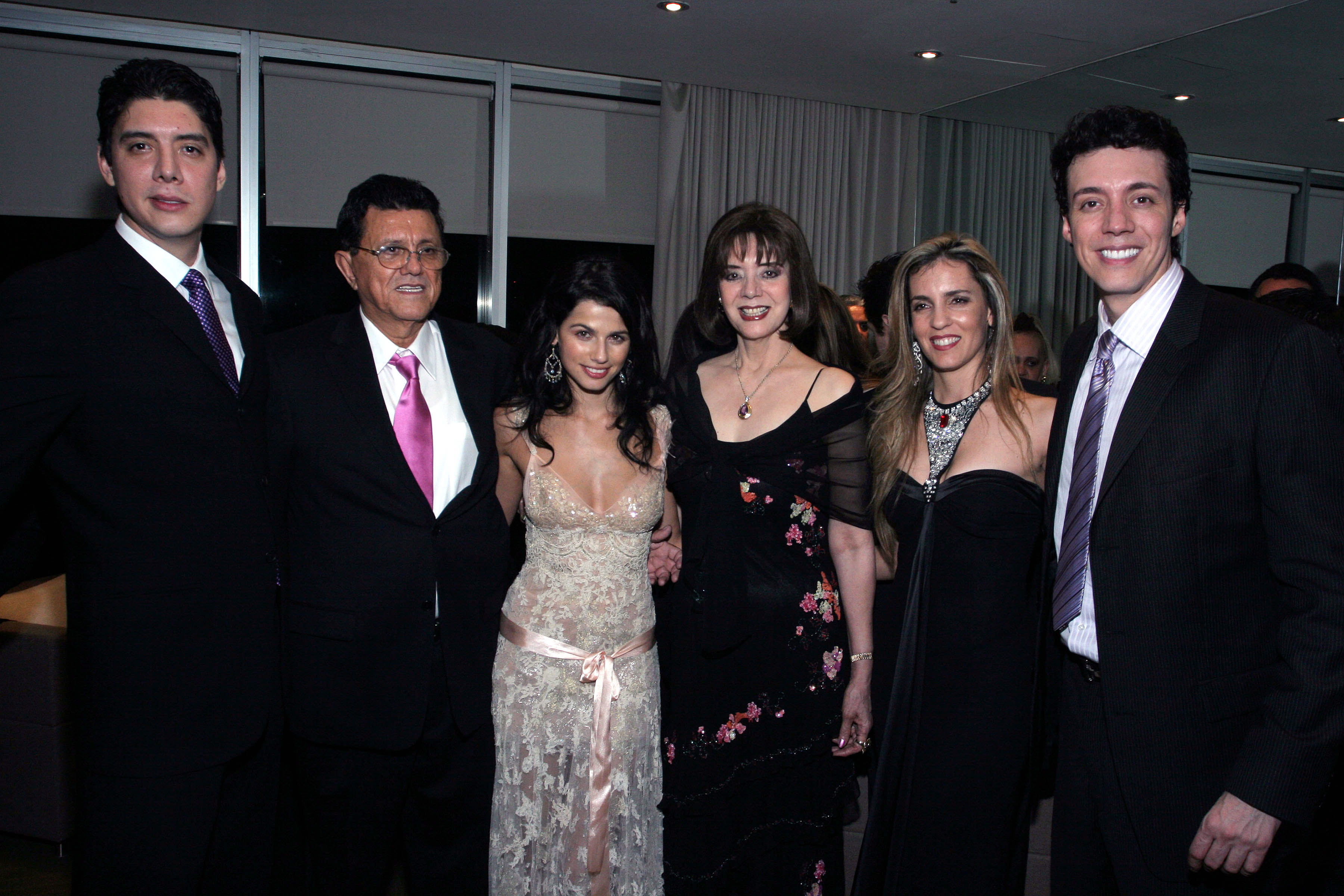 Israeli actress Sendi Bar and Director Jose Bojorquez with his family at the SEA OF DREAMS' Mexico City premier gala.