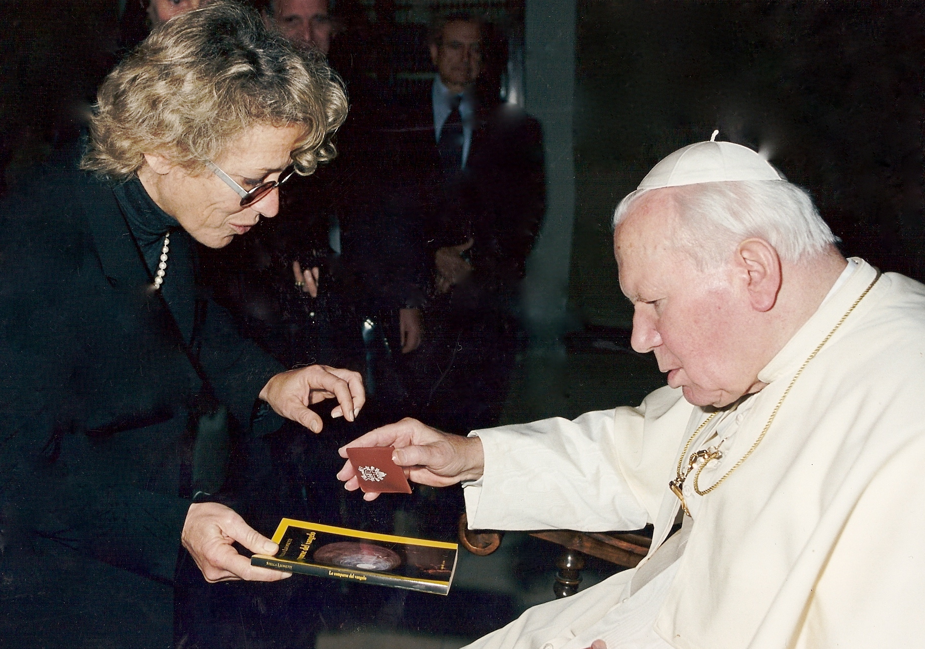 The Holy Father and Stella Leonetti showing her last novel 