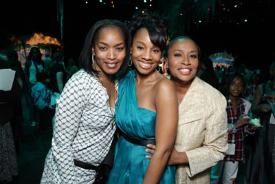 Angela Bassett, Jenifer Lewis and Anika Noni Rose at event of The Princess and the Frog (2009)