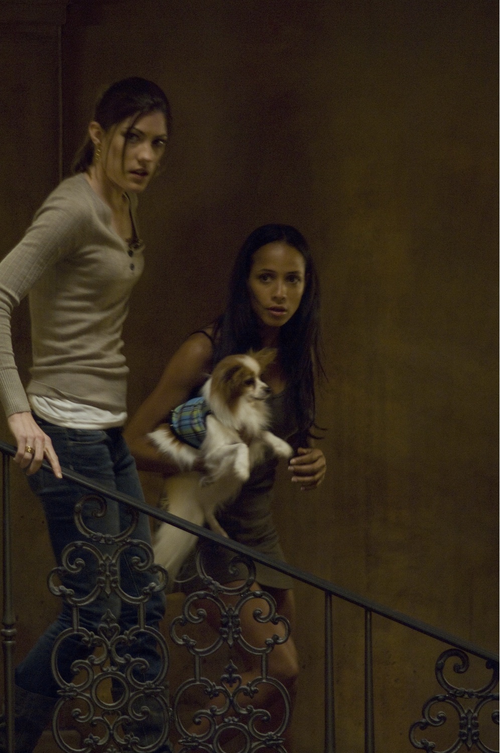 Still of Dania Ramirez and Jennifer Carpenter in Quarantine (2008)