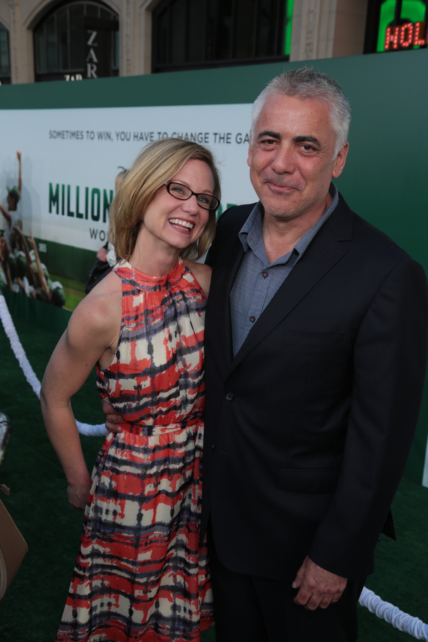 Adam Arkin and Michelle Dunker at event of Million Dollar Arm (2014)