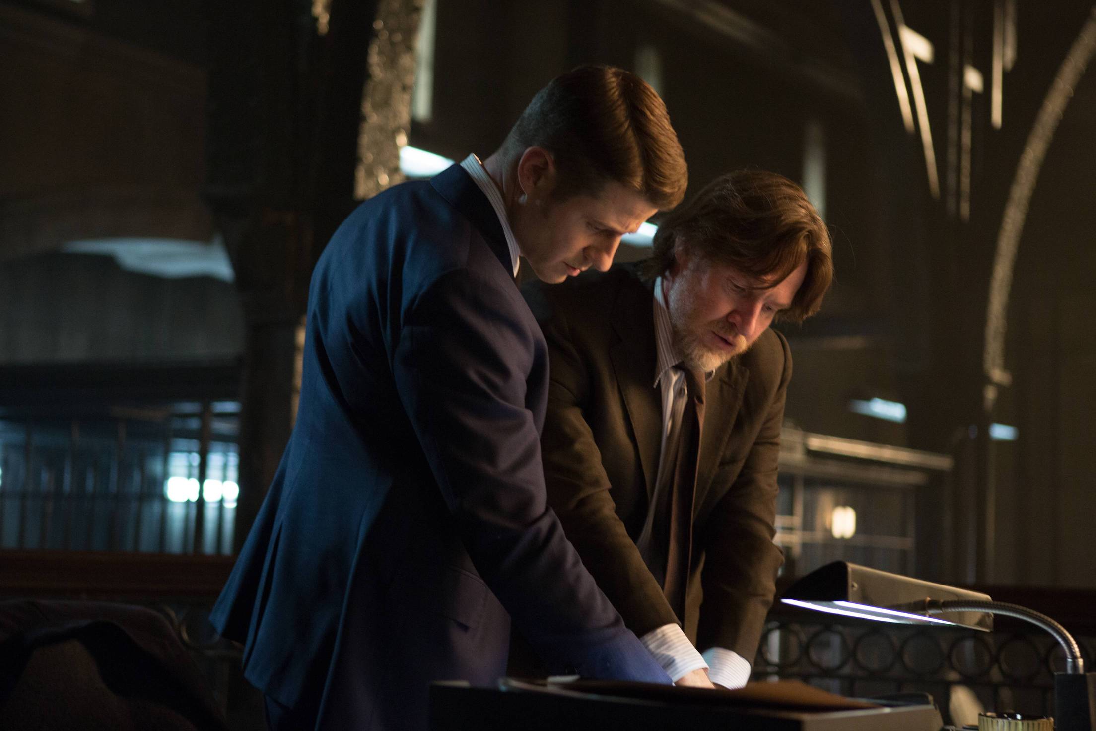 Still of Donal Logue and Ben McKenzie in Gotham (2014)