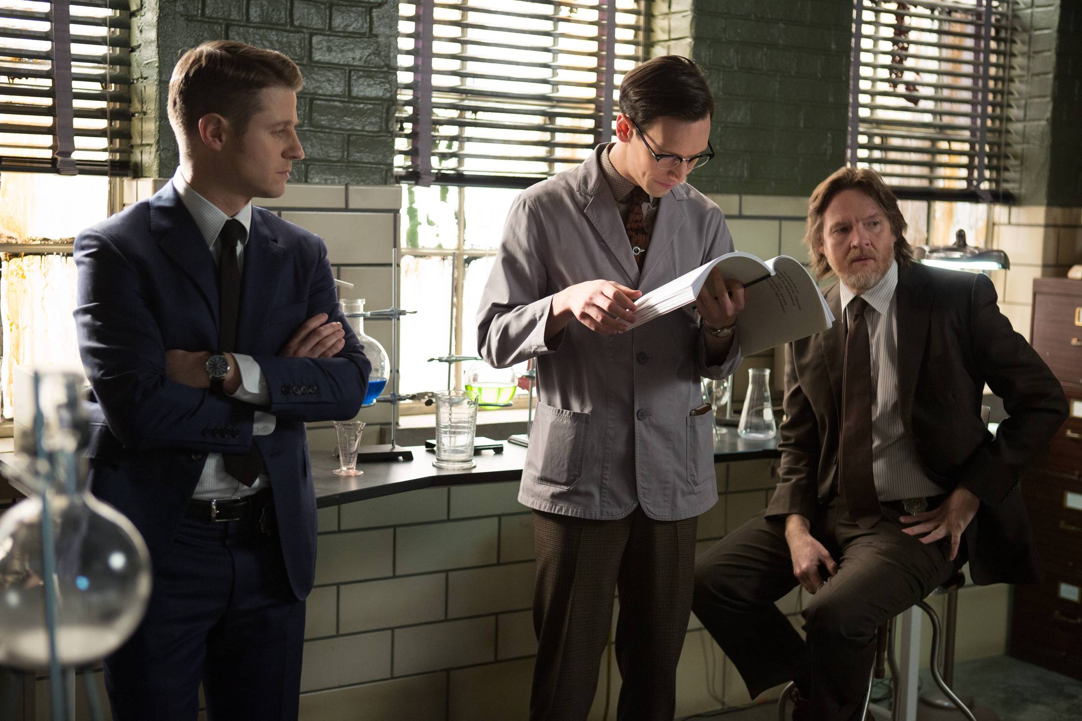 Still of Donal Logue, Ben McKenzie and Cory Michael Smith in Gotham (2014)