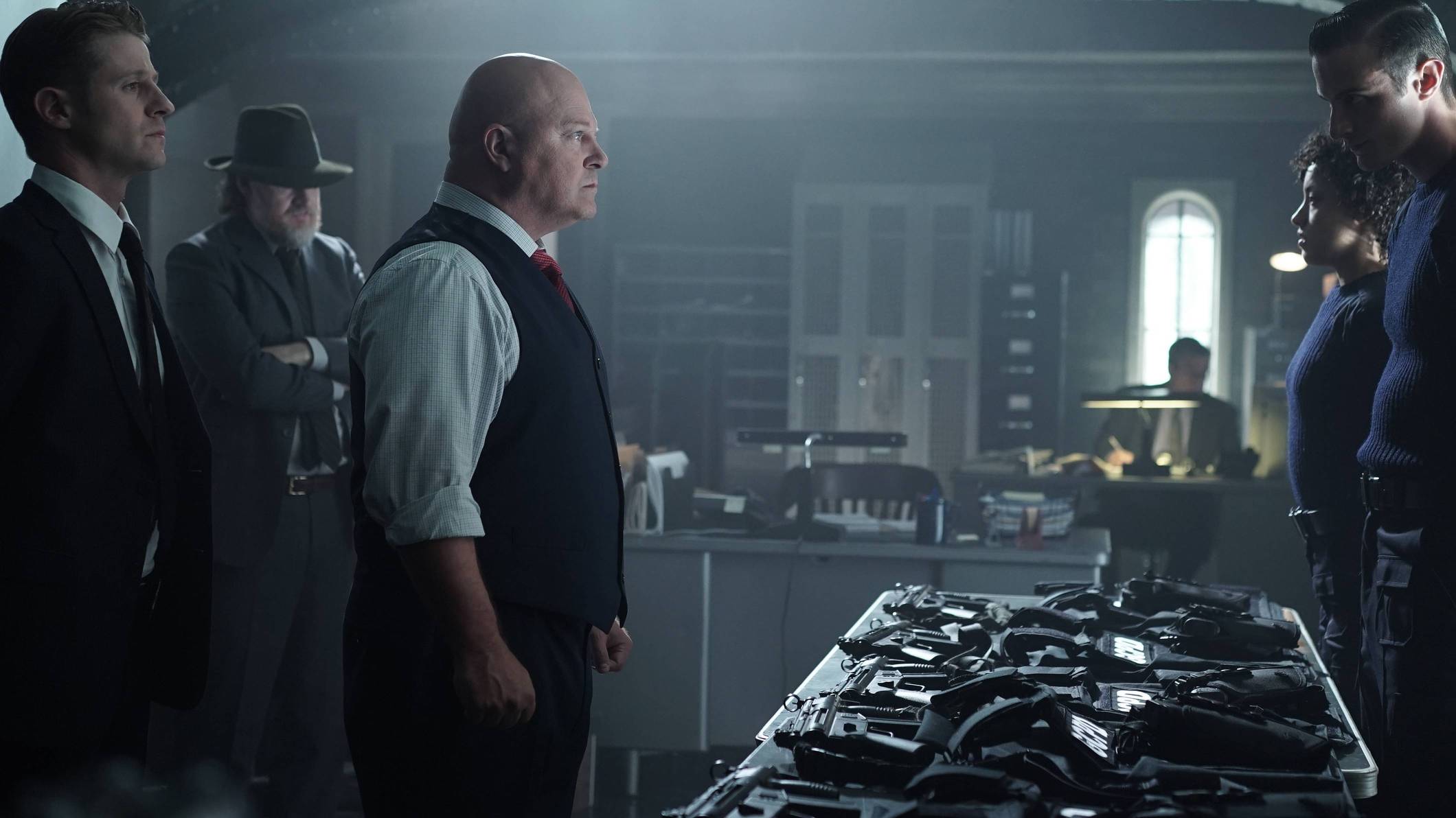 Still of Michael Chiklis, Donal Logue and Ben McKenzie in Gotham (2014)