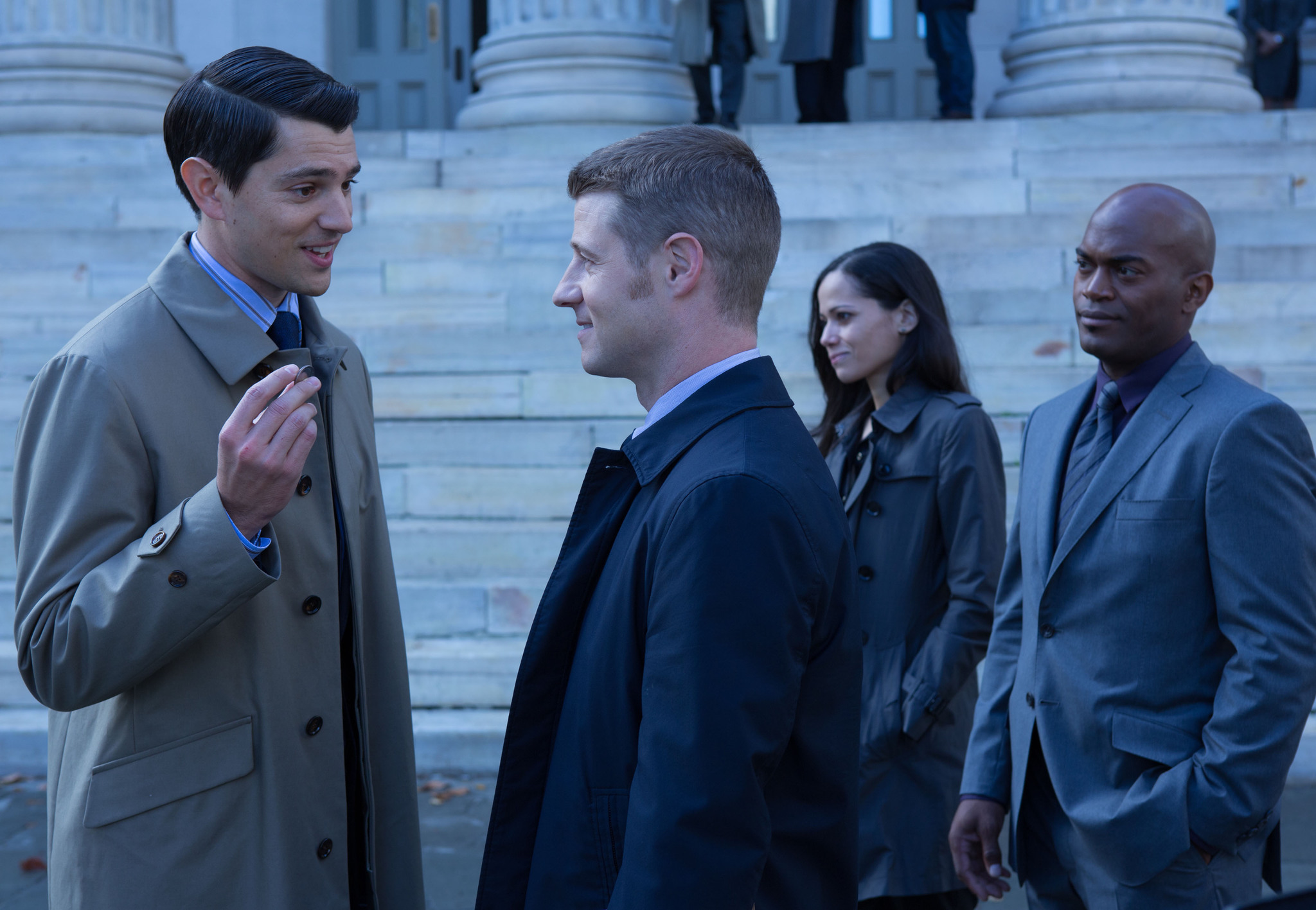 Still of Nicholas D'Agosto, Stewart Jones, Ben McKenzie and Victoria Cartagena in Gotham (2014)