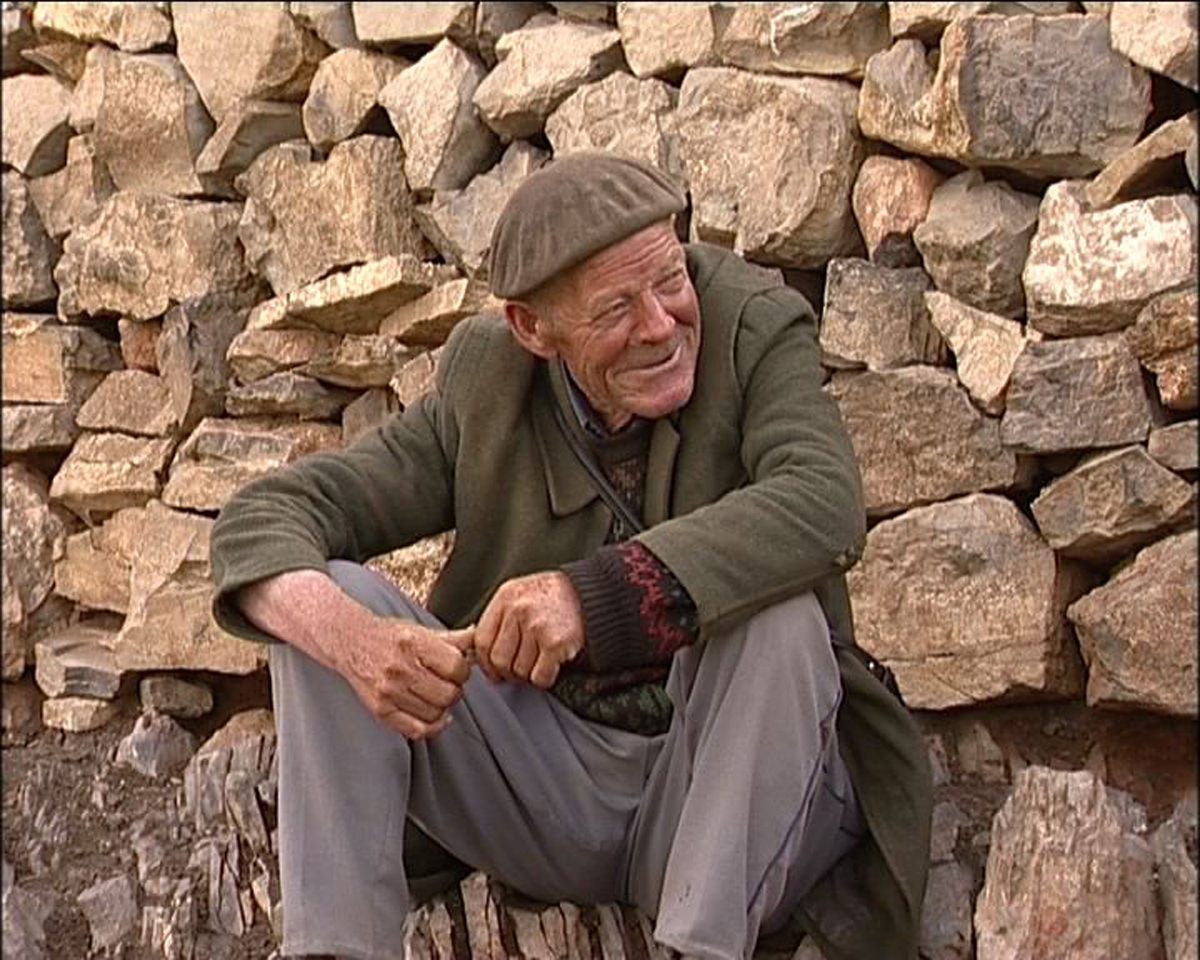 Still of Cirilo Fernández in El cielo gira (2004)