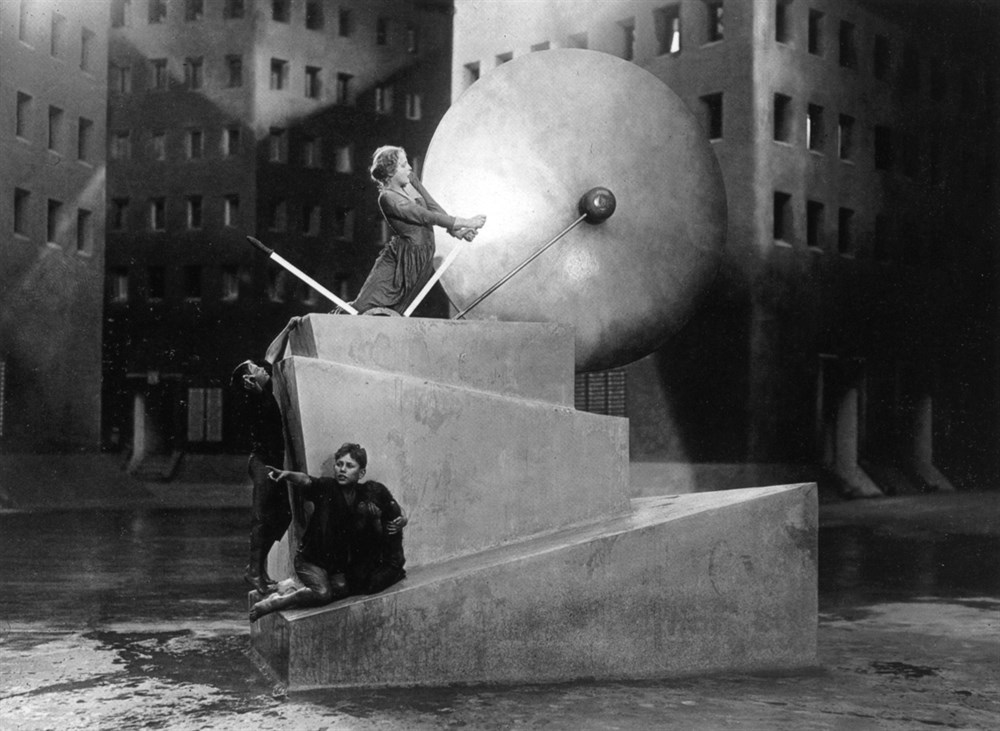 Still of Brigitte Helm and Horst von Harbou in Metropolis (1927)