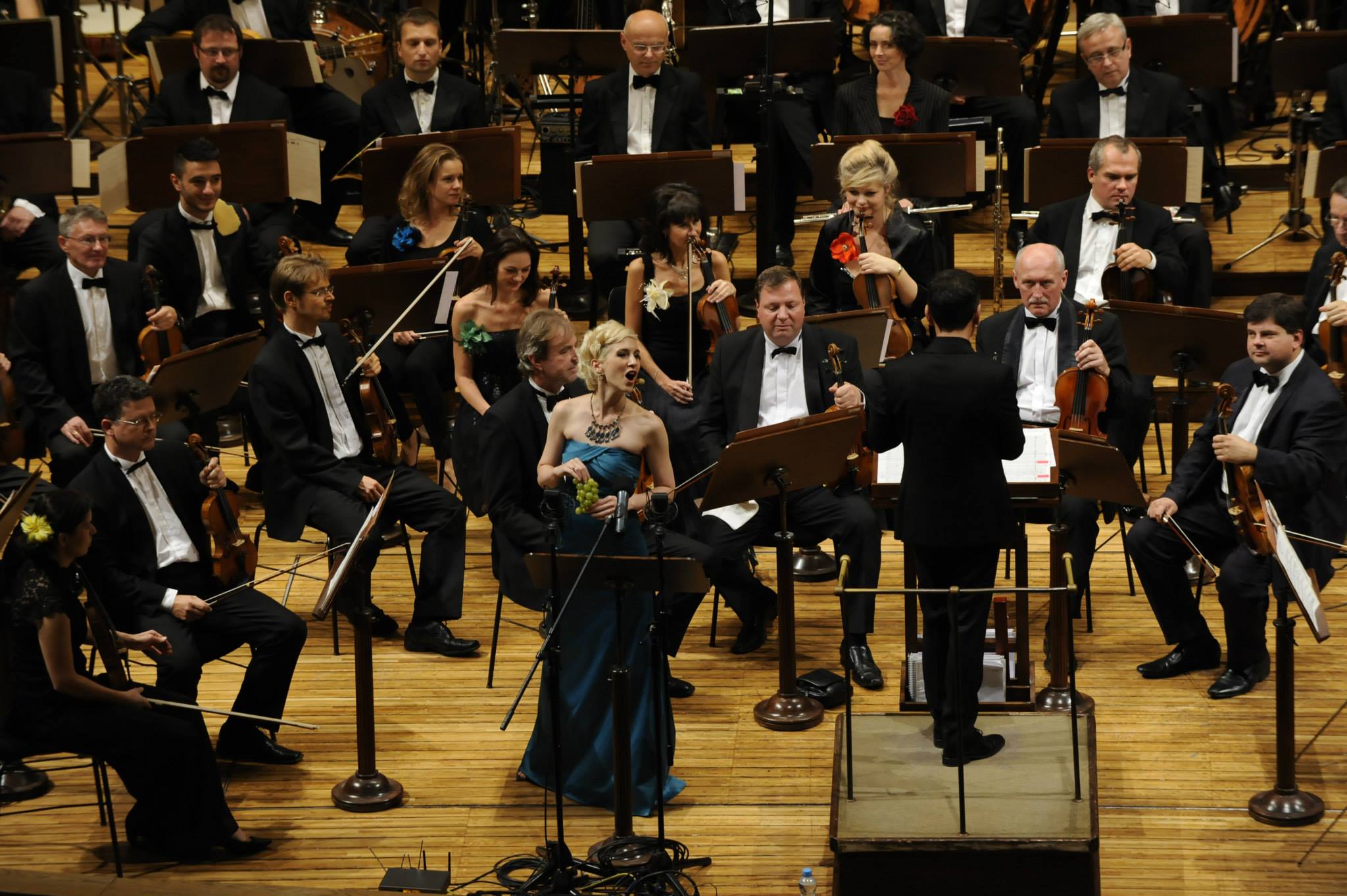 Still of Jessica and The Czech National Symphony Orchestra conducted by James Shearman in Film Music Prague, Patrick Doyle in Concert at Rudolfinum (2014)