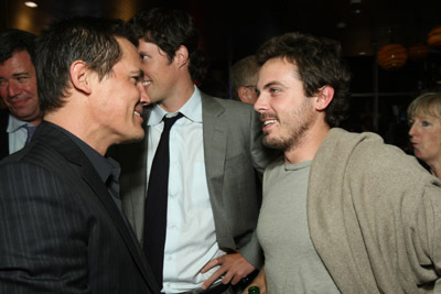 Casey Affleck and Josh Brolin at event of W. (2008)