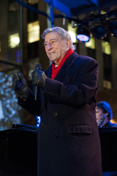 Still of Tony Bennett and Carson Daly in NBC's New Year's Eve with Carson Daly (2012)