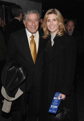 Tony Bennett at event of Milk (2008)