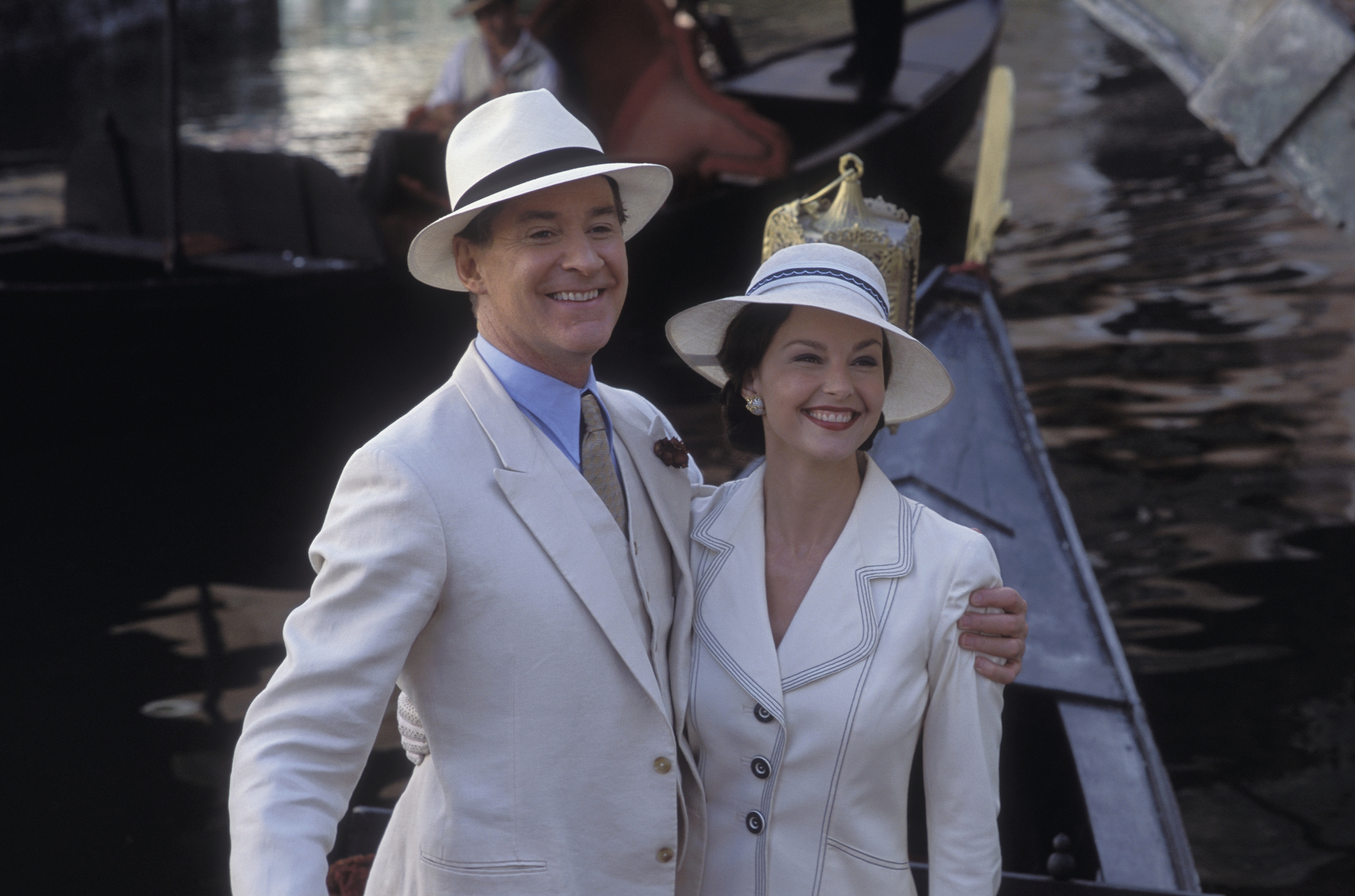 Still of Ashley Judd and Kevin Kline in De-Lovely (2004)