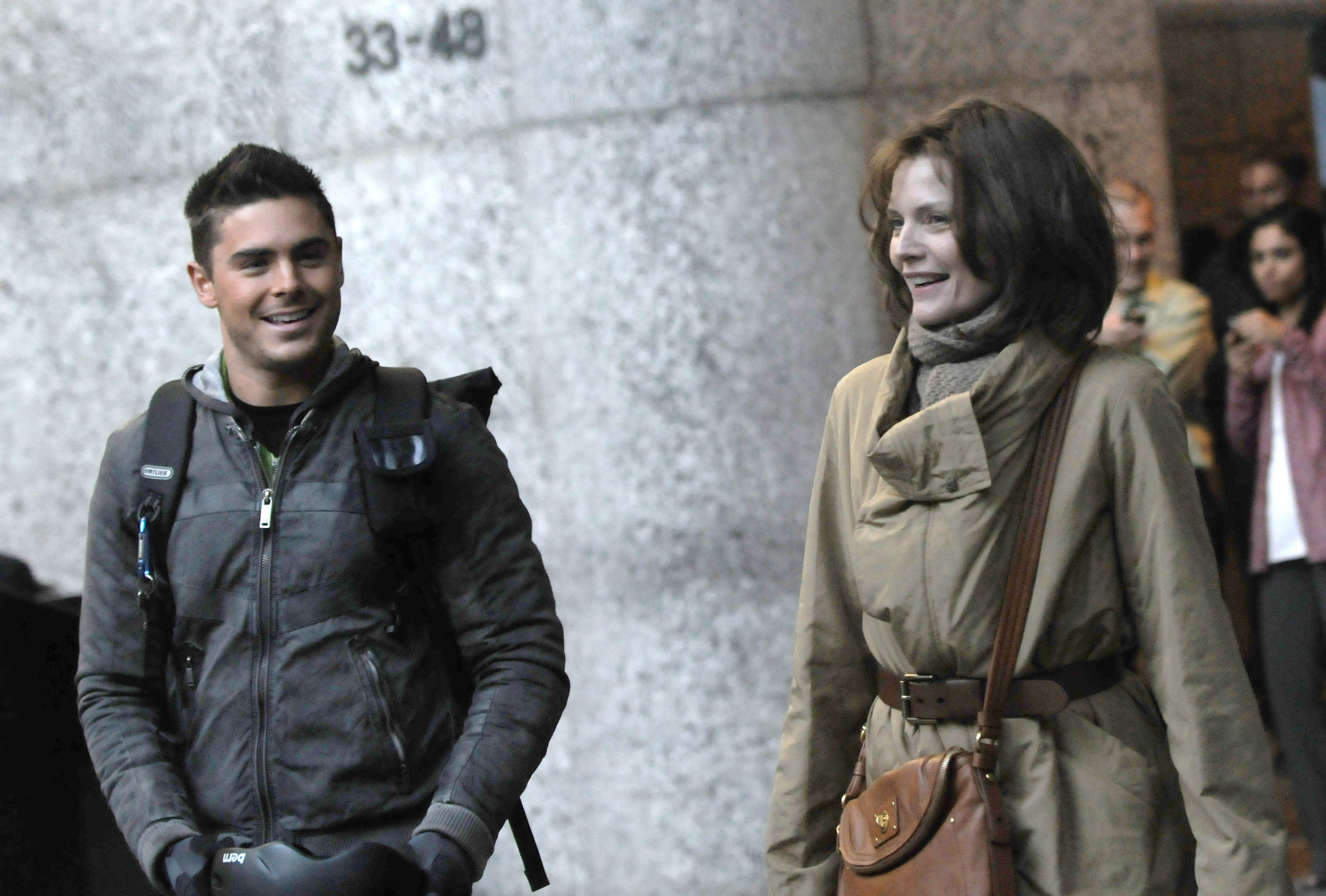 Michelle Pfeiffer and Zac Efron at event of Naujieji metai Niujorke (2011)