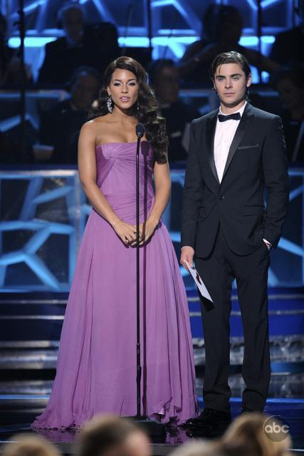 Still of Alicia Keys and Zac Efron in The 81st Annual Academy Awards (2009)
