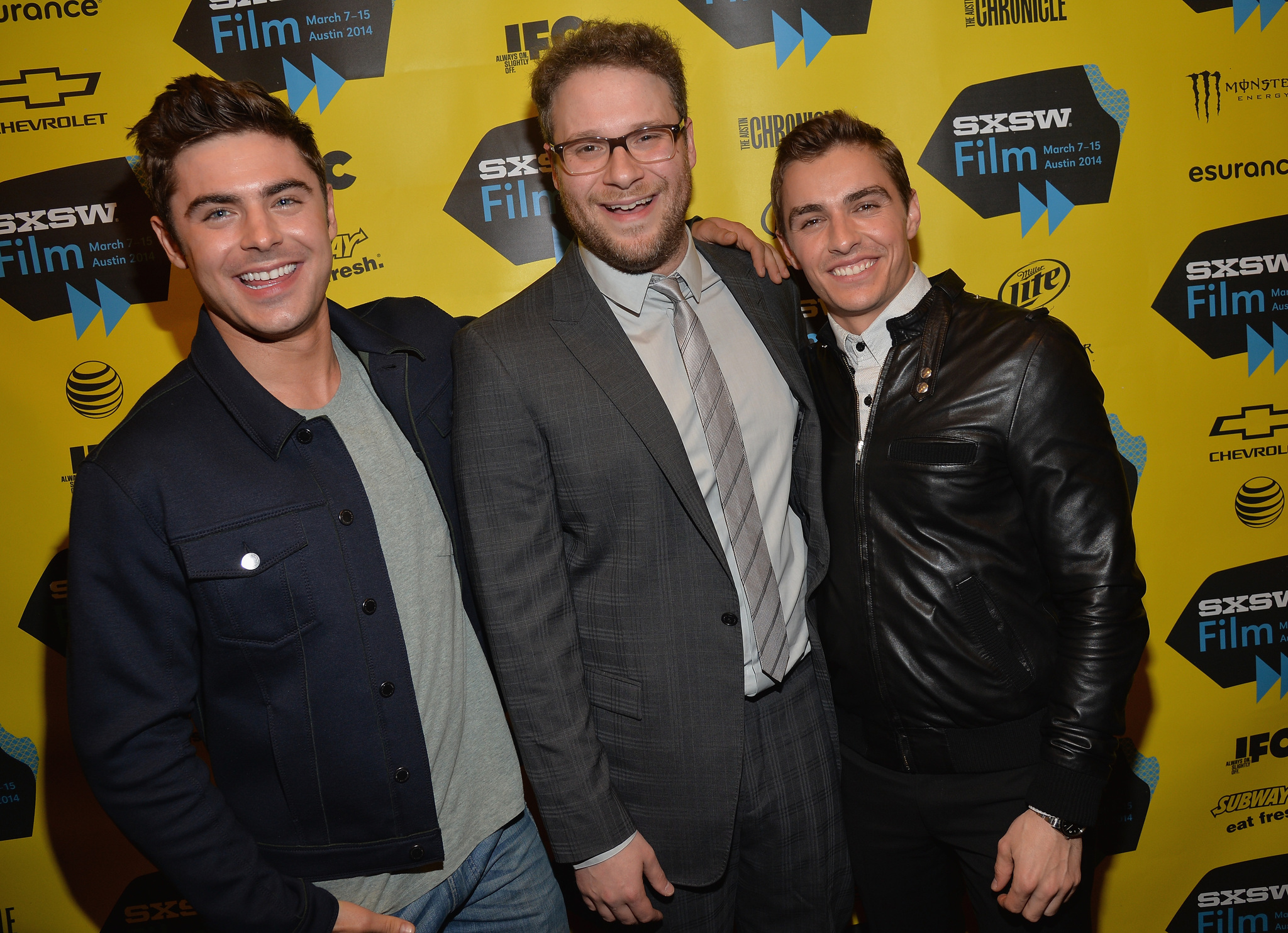 Seth Rogen, Zac Efron and Dave Franco at event of Kaimynai (2014)
