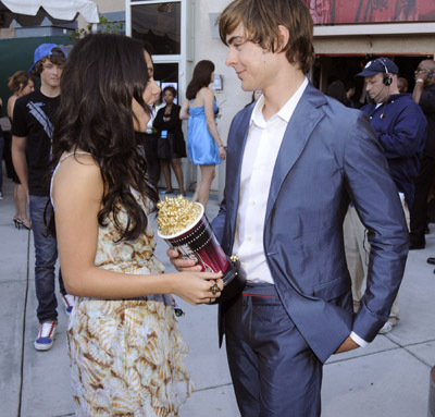 Vanessa Hudgens and Zac Efron at event of 2008 MTV Movie Awards (2008)