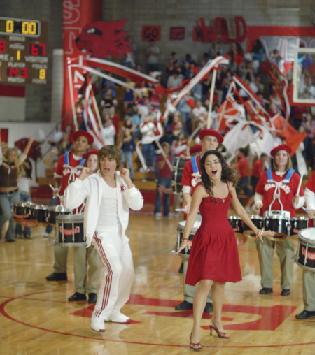 Still of Vanessa Hudgens and Zac Efron in High School Musical (2006)