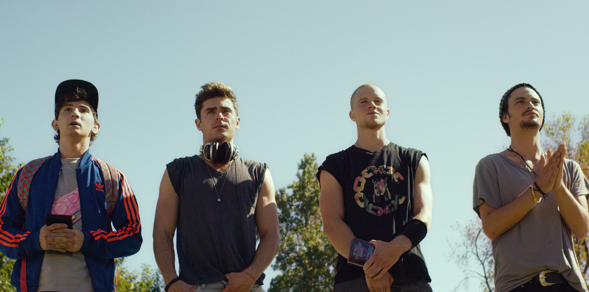 Still of Zac Efron, Shiloh Fernandez, Alex Shaffer and Jonny Weston in Daugiau garso ir sviesu (2015)