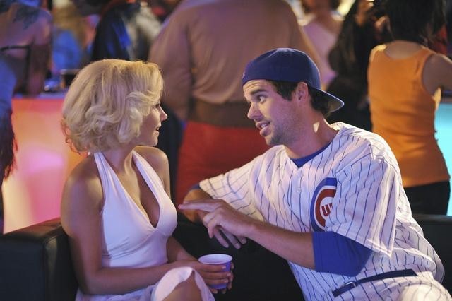 Still of Elisha Cuthbert and David Walton in Happy Endings (2011)