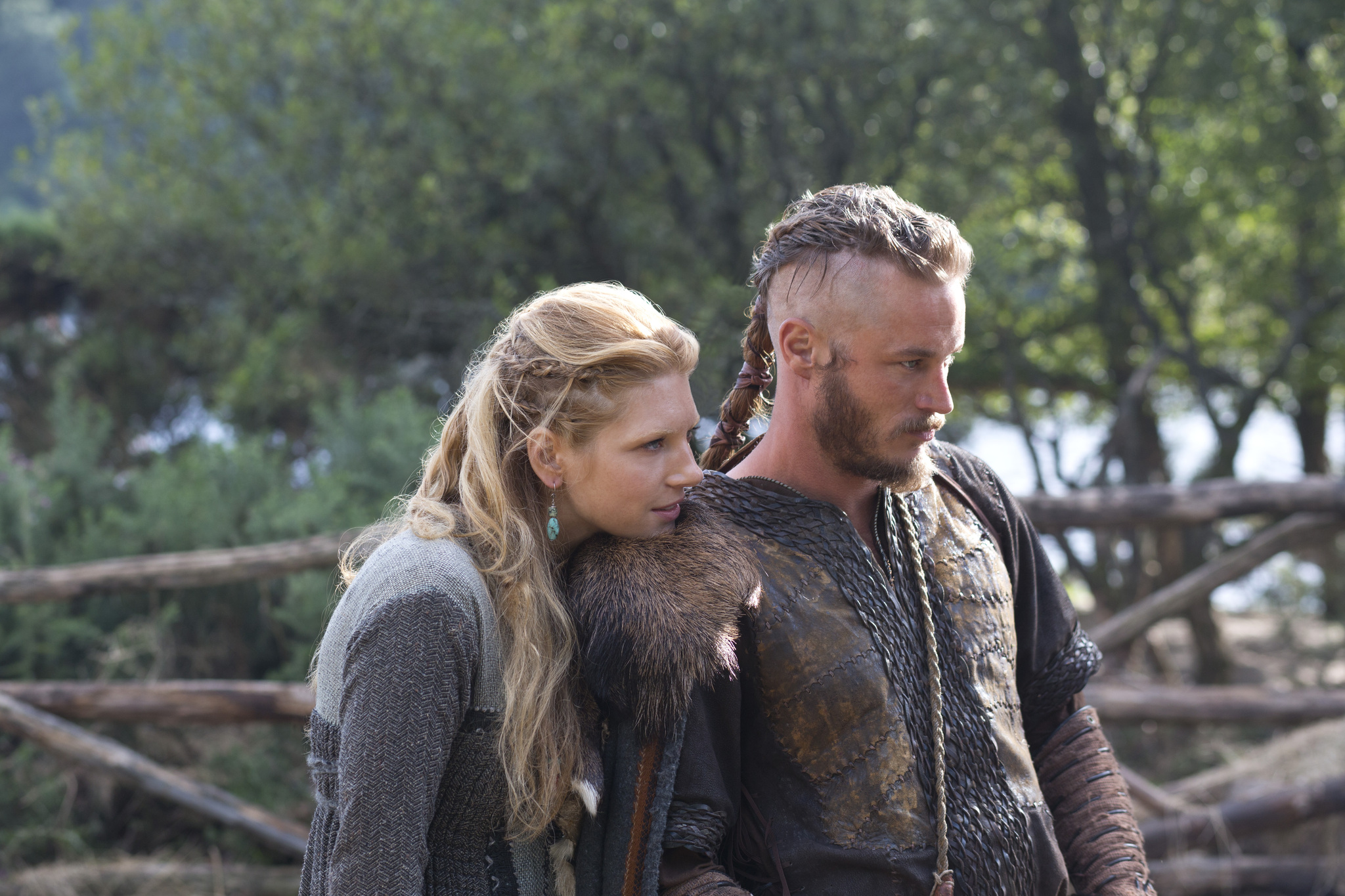 Still of Katheryn Winnick and Travis Fimmel in Vikings (2013)