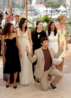 Famke Janssen, Halle Berry, Anna Paquin, Rebecca Romijn, Hugh Jackman and Dania Ramirez at event of Iksmenai. Zutbutinis musis (2006)