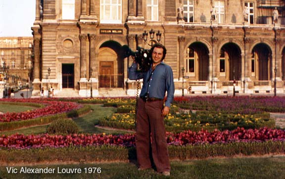 Vic Alexander shooting documentary at the Louvre museum 1976.