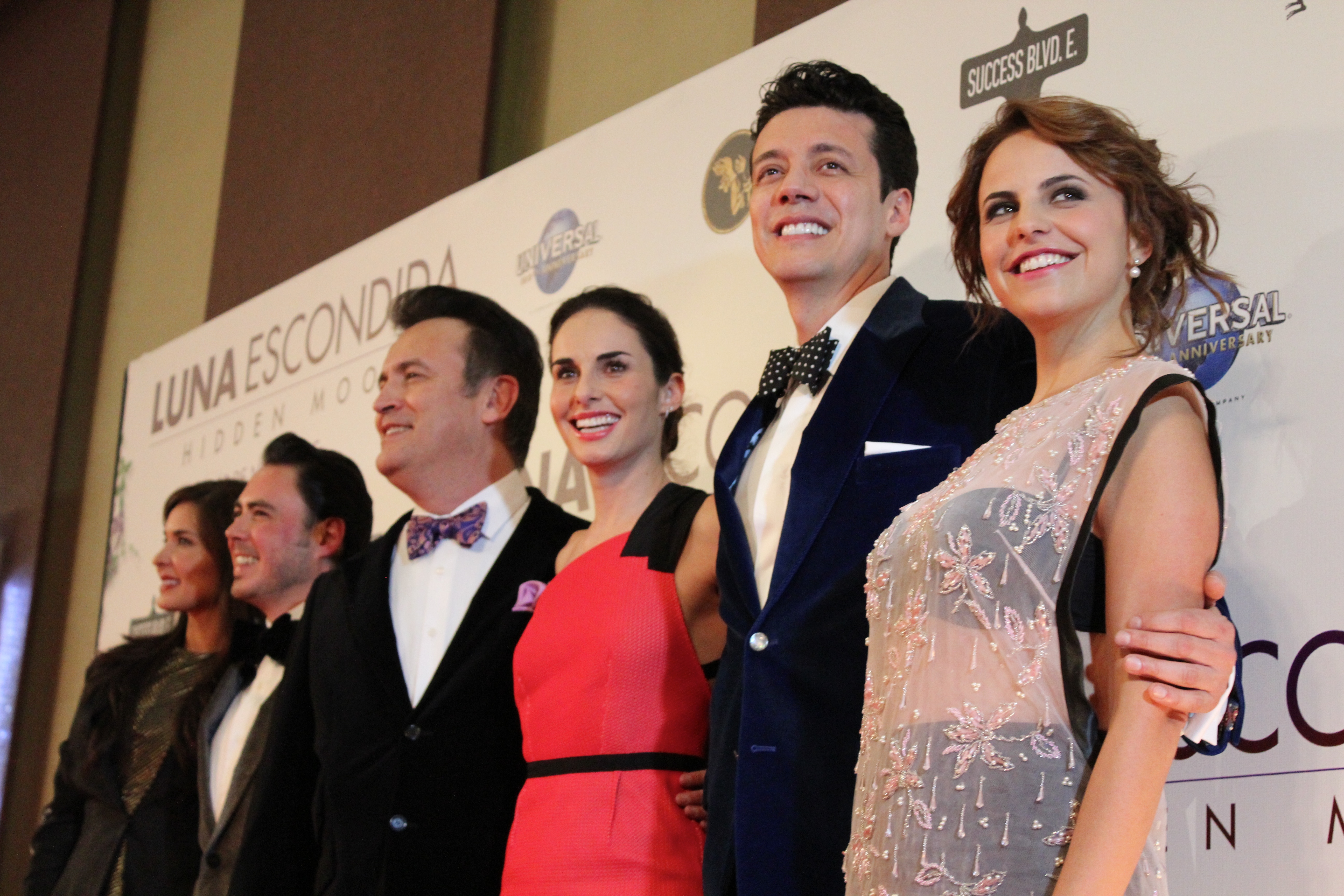 Adriana Louvier, Ray Díaz Gonzalez Montes de Oca, Antonio Ruiz, Ana Serradilla, Pepe Bojórquez & Alejandra Ambrosi at the premier of Hidden Moon in México City.